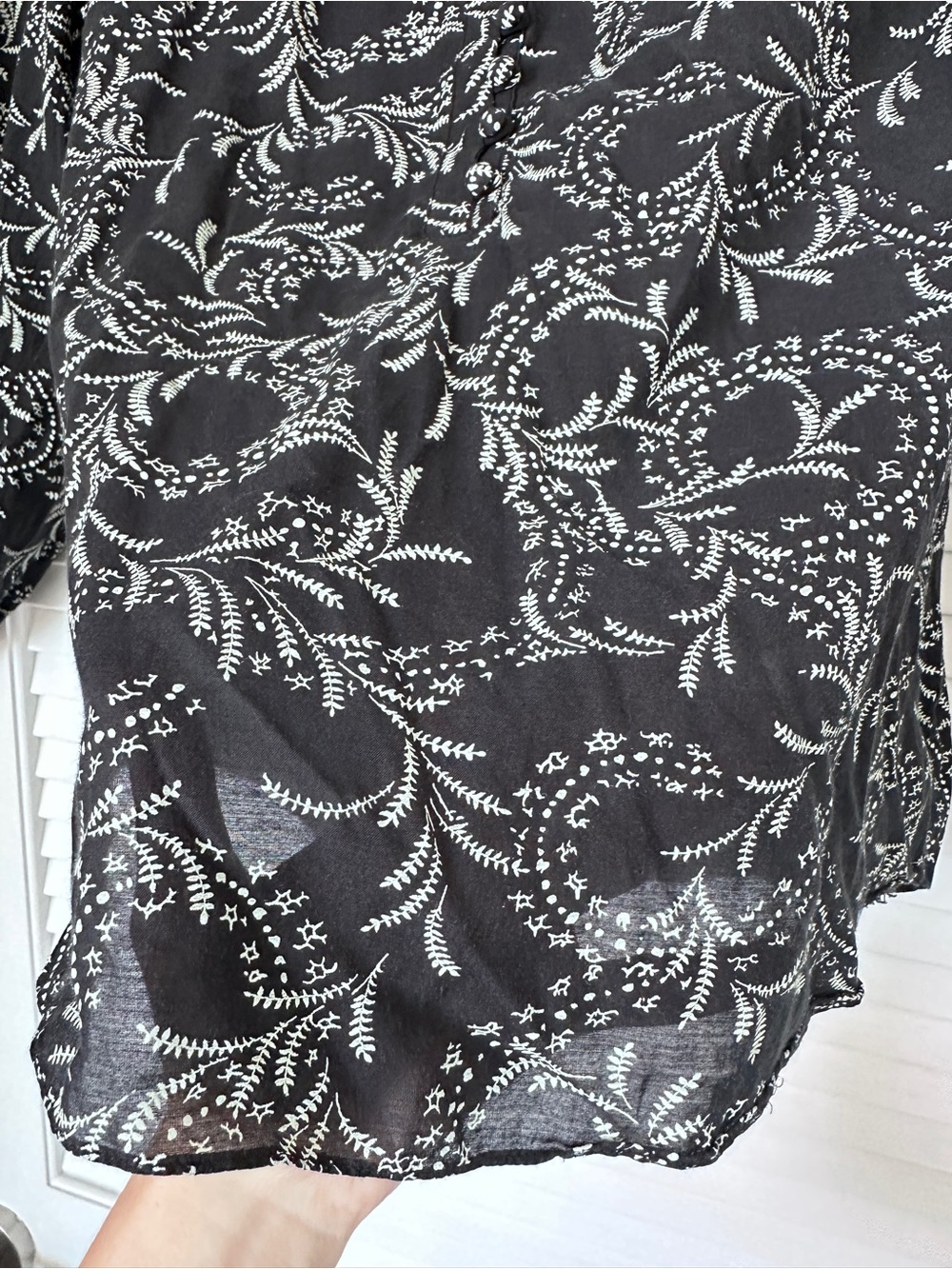 Joie Maleah Cotton Blend Black White Floral Vine Print V-Neck Pleated Blouse XS - Picture 8 of 15